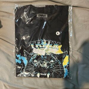 TRINX Black Graphic T-Shirt with Panther Design